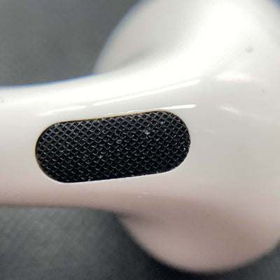 【中古】AirPods 4 MXP93J/A（アクティブノイズキャンセリング搭載）【秋葉原】