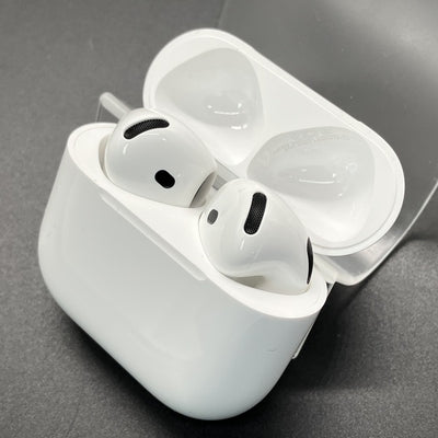 【中古】AirPods 4 MXP93J/A（アクティブノイズキャンセリング搭載）【秋葉原】