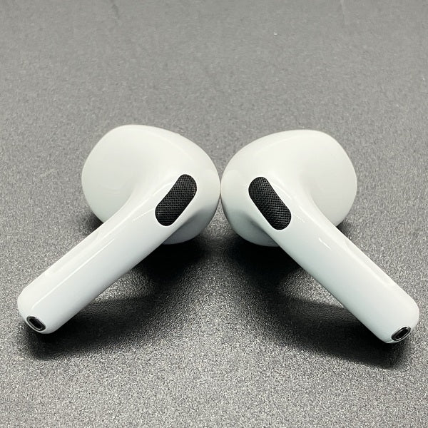 【中古】AirPods 4 MXP93J/A（アクティブノイズキャンセリング搭載）【秋葉原】