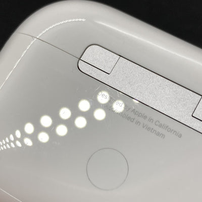 【中古】MagSafe充電ケース(USB-C)付きAirPods Pro(第2世代) MTJV3JA【日本橋】