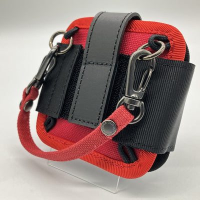 【中古】ハウジング同士の干渉を防止するイヤフォン用キャリングケース ブラック×レッド【VD843-00-04】【秋葉原】