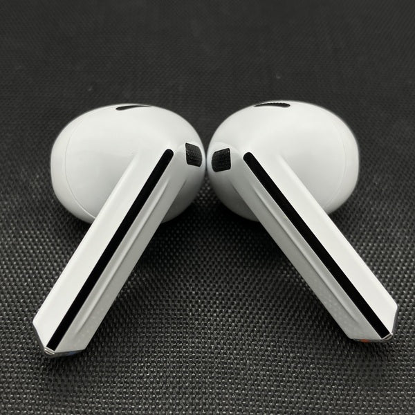 【中古】Galaxy Buds3 ホワイト 【SM-R530NZWAXJP】【秋葉原】