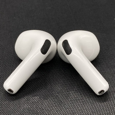 【中古】AirPods 4 MXP93J/A（アクティブノイズキャンセリング搭載）【秋葉原】