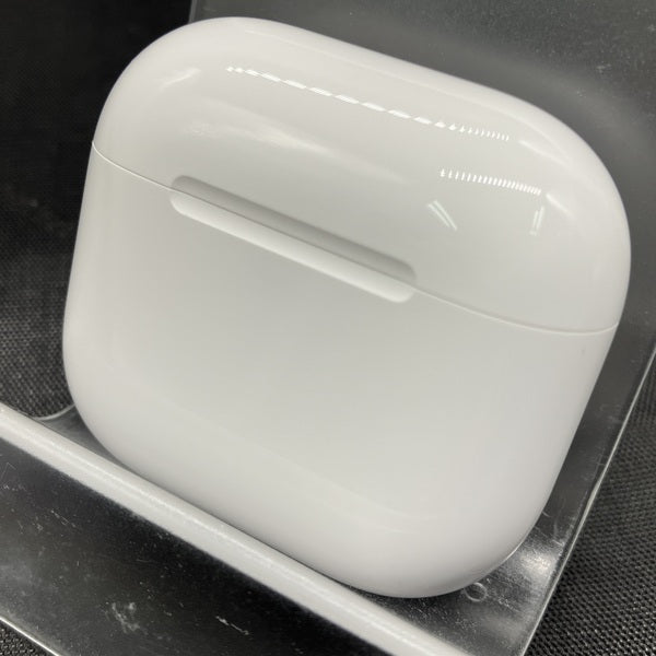 【中古】AirPods 4 MXP93J/A（アクティブノイズキャンセリング搭載）【秋葉原】