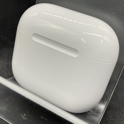 【中古】AirPods 4 MXP93J/A（アクティブノイズキャンセリング搭載）【秋葉原】