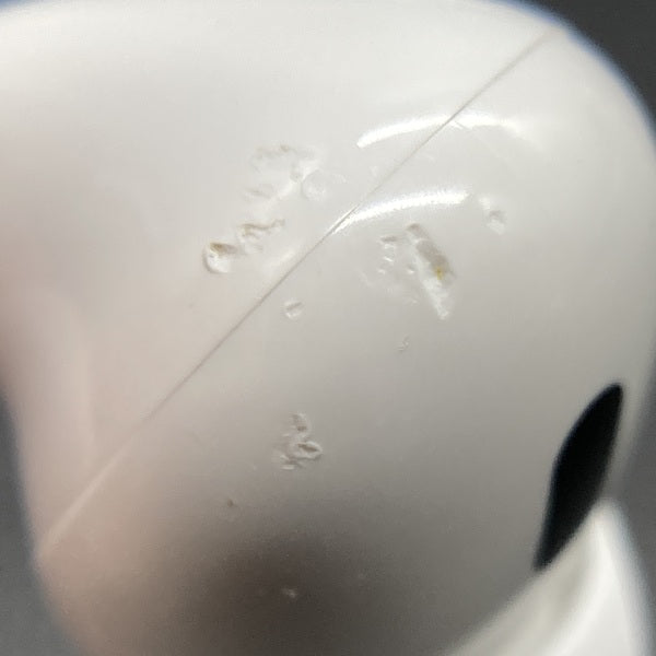 【中古】MagSafe充電ケース(USB-C)付きAirPods Pro(第2世代) MTJV3JA【日本橋】