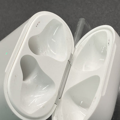 【中古】Wireless Charging Case for AirPods MR8U2J/A【秋葉原】
