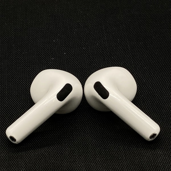 【中古】AirPods 4 MXP93J/A（アクティブノイズキャンセリング搭載）【秋葉原】
