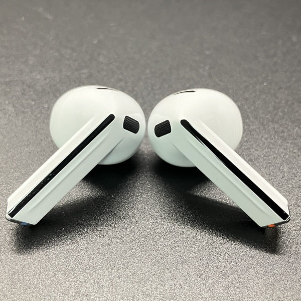 【中古】Galaxy Buds3 ホワイト 【SM-R530NZWAXJP】【秋葉原】