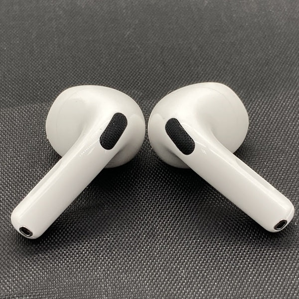 【中古】AirPods 4 MXP93J/A（アクティブノイズキャンセリング搭載）【秋葉原】