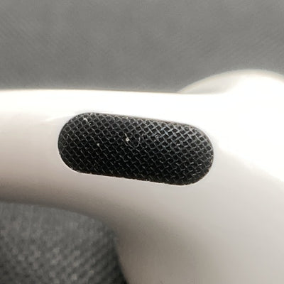 【中古】AirPods 4 MXP93J/A（アクティブノイズキャンセリング搭載）【秋葉原】