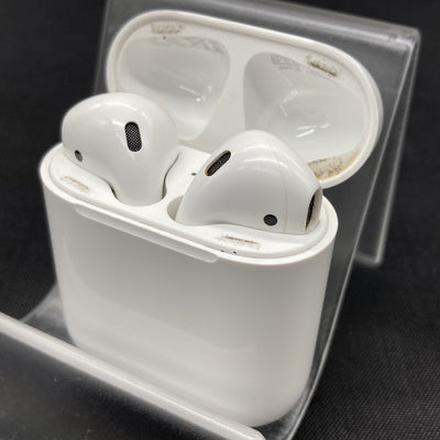【中古】AirPods with Charging Case MV7N2J/A【日本橋】