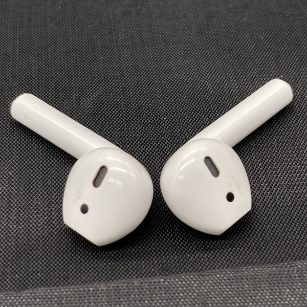 【中古】AirPods with Charging Case MV7N2J/A【日本橋】