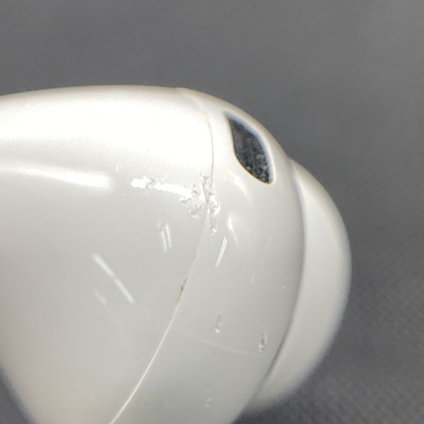 【中古】MagSafe充電ケース(USB-C)付きAirPods Pro(第2世代) MTJV3JA【秋葉原】