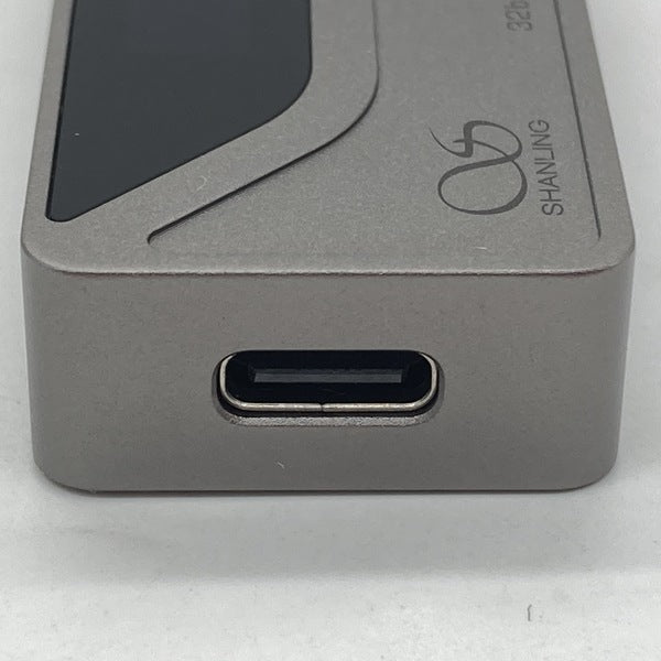 【中古】UA4 チタニウム【日本橋】