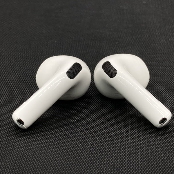 【中古】AirPods 4 MXP93J/A（アクティブノイズキャンセリング搭載）【秋葉原】