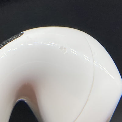 【中古】AirPods 4 MXP93J/A（アクティブノイズキャンセリング搭載）【秋葉原】
