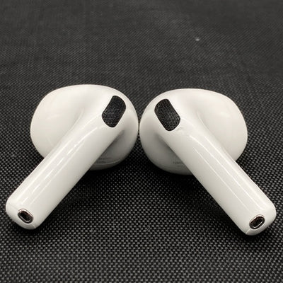 【中古】AirPods 4 MXP93J/A（アクティブノイズキャンセリング搭載）【秋葉原】