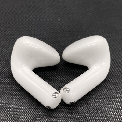 【中古】AirPods 4 MXP93J/A（アクティブノイズキャンセリング搭載）【秋葉原】