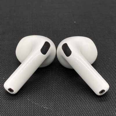 【中古】AirPods 4 MXP93J/A（アクティブノイズキャンセリング搭載）【秋葉原】
