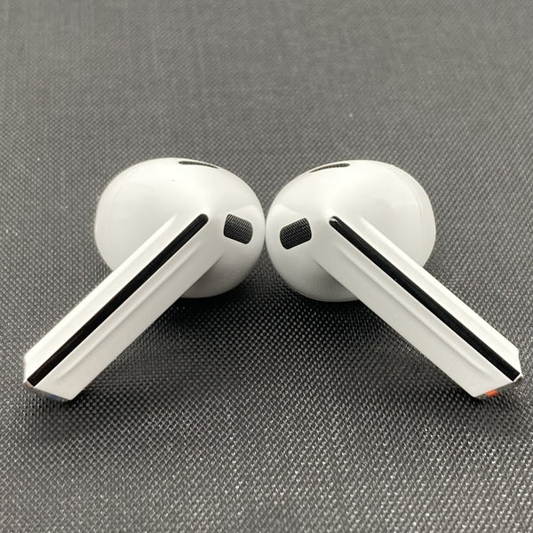 【中古】Galaxy Buds3 ホワイト 【SM-R530NZWAXJP】【秋葉原】