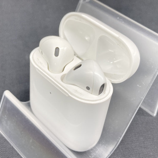 【中古】AirPods with Wireless Charging Case  MRXJ2J-A【秋葉原】