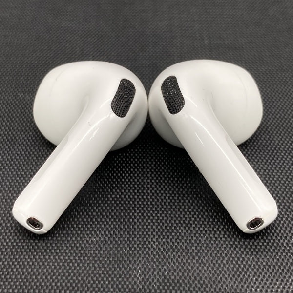 【中古】AirPods 4 MXP93J/A（アクティブノイズキャンセリング搭載）【秋葉原】