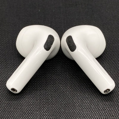 【中古】AirPods 4 MXP93J/A（アクティブノイズキャンセリング搭載）【秋葉原】