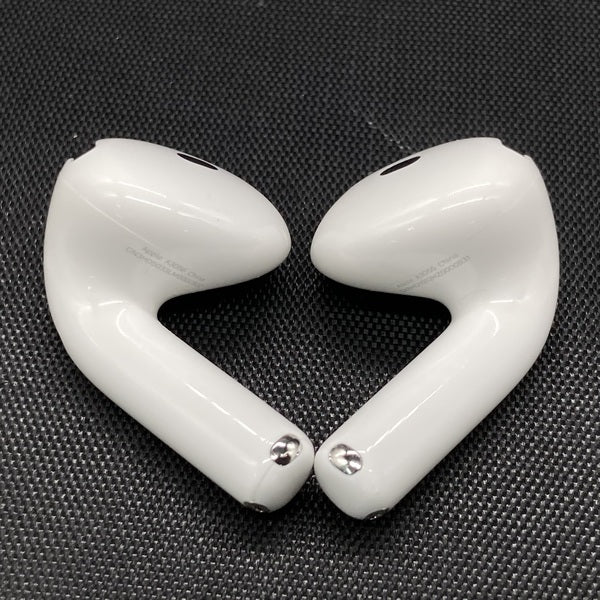 【中古】AirPods 4 MXP93J/A（アクティブノイズキャンセリング搭載）【秋葉原】