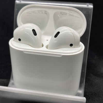【中古】AirPods with Charging Case MV7N2J/A【日本橋】