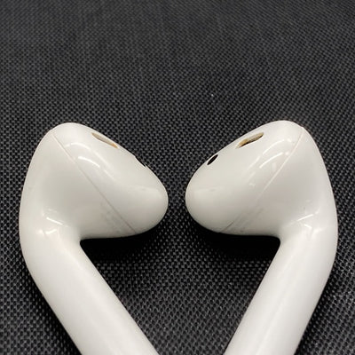 【中古】AirPods with Charging Case MV7N2J/A【日本橋】