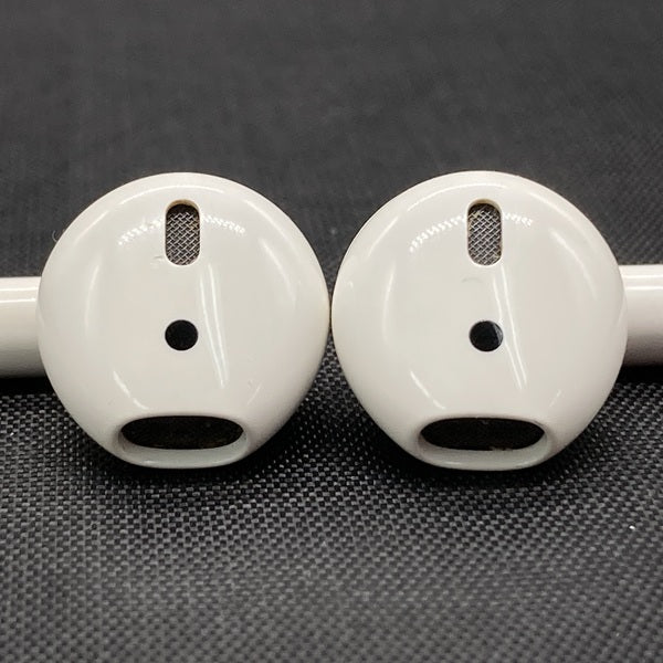 【中古】AirPods with Charging Case MV7N2J/A【日本橋】
