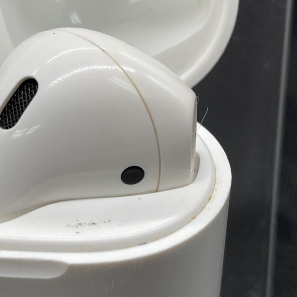 【中古】AirPods with Charging Case MV7N2J/A【日本橋】