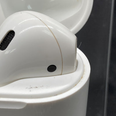 【中古】AirPods with Charging Case MV7N2J/A【日本橋】