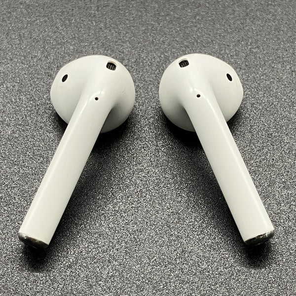 【中古】AirPods with Charging Case MV7N2J/A 海外モデル【日本橋】