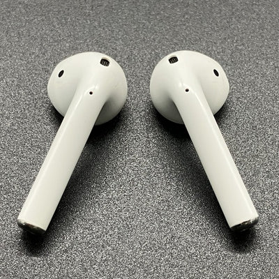 【中古】AirPods with Charging Case MV7N2J/A 海外モデル【日本橋】