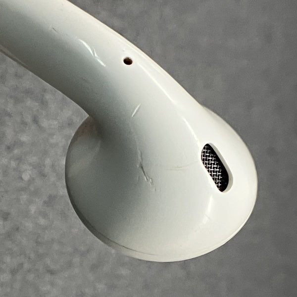 Airpods 中古品 Apple 【中古】AirPods with Wireless Charging Case MRXJ2J-A
