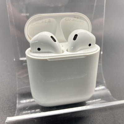 【中古】AirPods with Charging Case MV7N2J/A【日本橋】