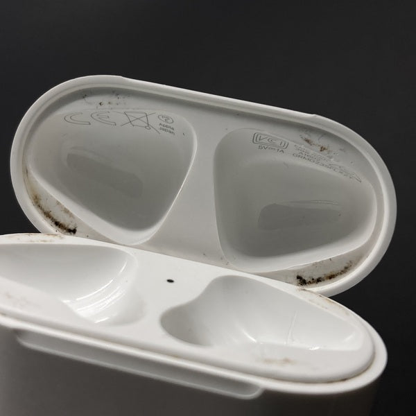【中古】AirPods with Charging Case MV7N2J/A【日本橋】