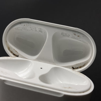 【中古】AirPods with Charging Case MV7N2J/A【日本橋】