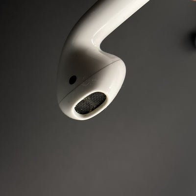 【中古】AirPods with Charging Case MV7N2J/A【日本橋】