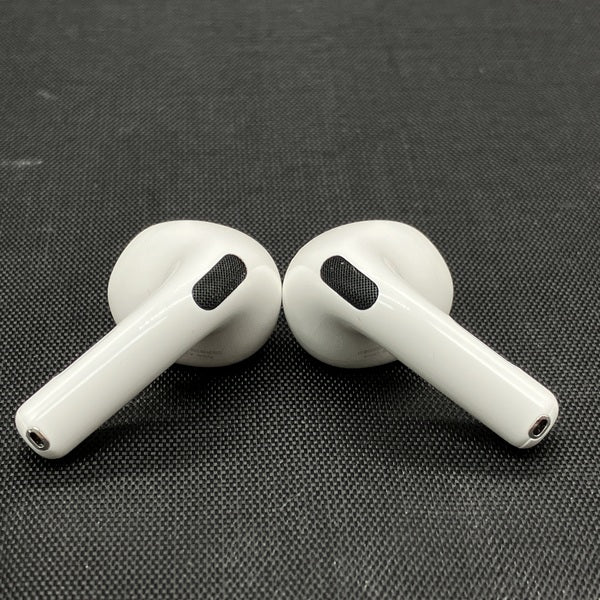 【中古】AirPods 4 MXP93J/A（アクティブノイズキャンセリング搭載）【秋葉原】