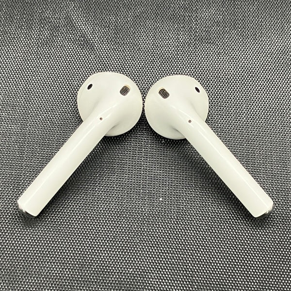 【中古】AirPods with Charging Case MV7N2J/A【秋葉原】