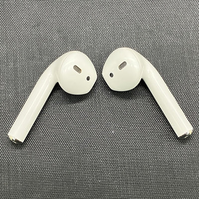 【中古】AirPods with Charging Case MV7N2J/A【秋葉原】