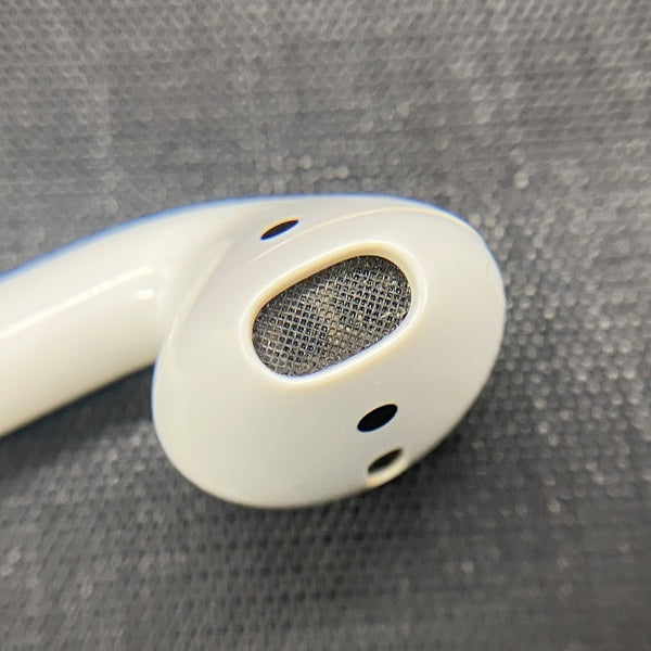 【中古】AirPods with Charging Case MV7N2J/A【秋葉原】