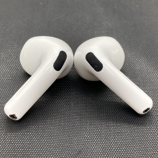 【中古】AirPods 4 MXP63J/A【秋葉原】