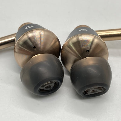 【中古】E1001 Triple-Driver In-Ear Headphones ゴールド【秋葉原】
