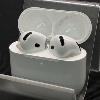 【中古】AirPods 4 MXP93J/A（アクティブノイズキャンセリング搭載）【秋葉原】