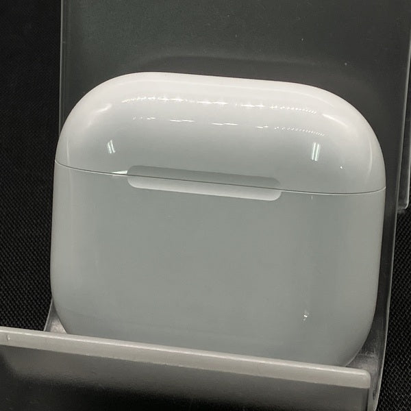【中古】AirPods 4 MXP93J/A（アクティブノイズキャンセリング搭載）【秋葉原】