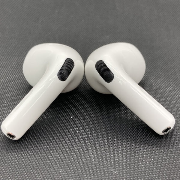 【中古】AirPods 4 MXP63J/A【秋葉原】